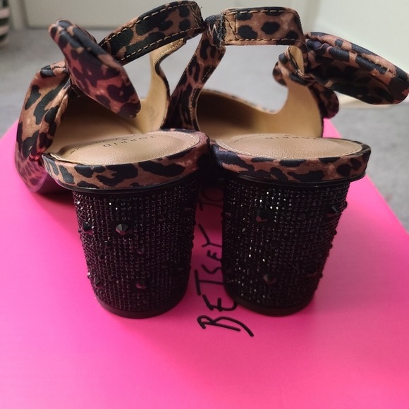 Torrid Betsey Johnson Leopard Pointed Heels - Picture 7 of 9
